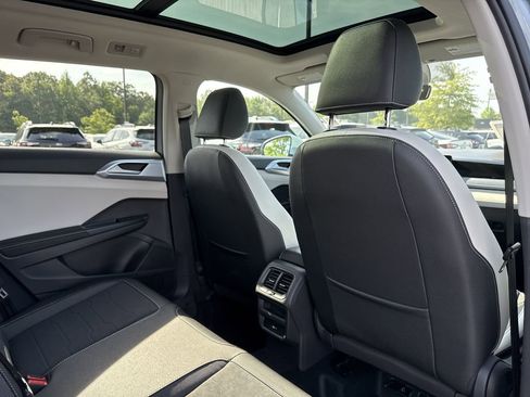New 2025 Volkswagen Taos SE image 17