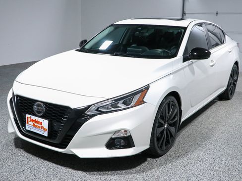 Used 2022 Nissan Altima 2.5 SR w/ Midnight Edition Package FWD image 30