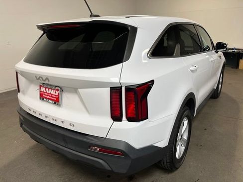 Used 2022 Kia Sorento LX FWD image 3
