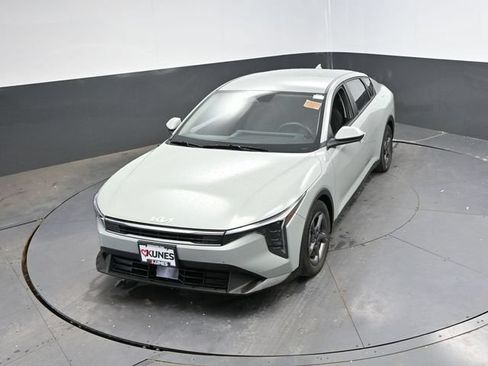 Used 2025 Kia K4 FWD image 41