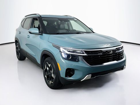 Used 2025 Kia Seltos EX w/ EX Sunroof Package FWD image 3