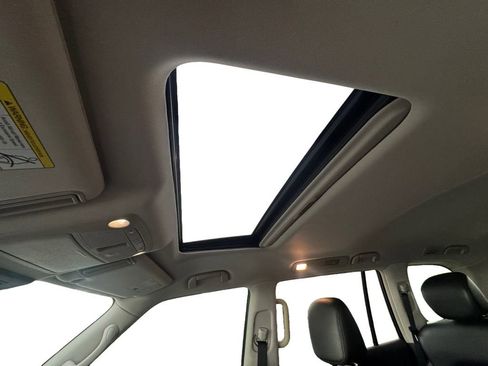 Used 2021 Nissan Armada SL image 11