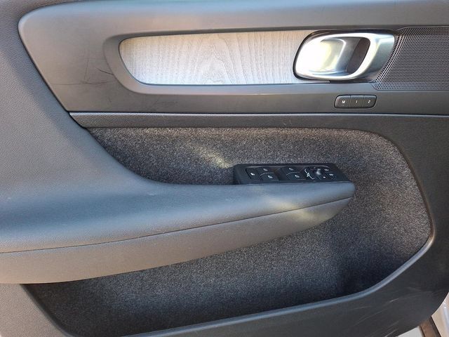 Certified 2025 Volvo XC40 B5 Core AWD/4WD image 8