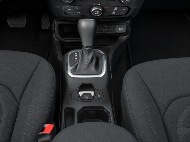 Used 2021 Jeep Renegade Latitude w/ Sun & Sound Group FWD image 13