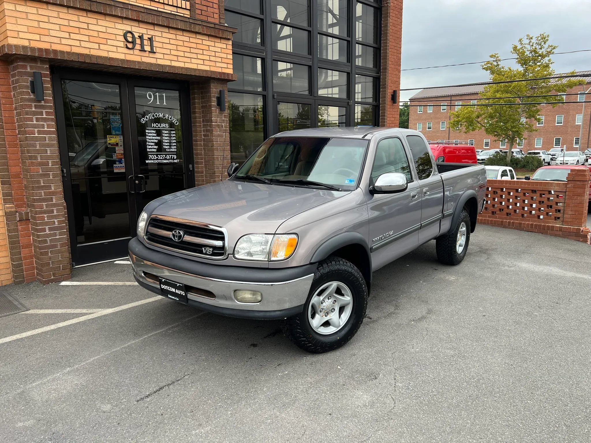 Used 2000 Toyota Tundra SR5 AWD/4WD image 1