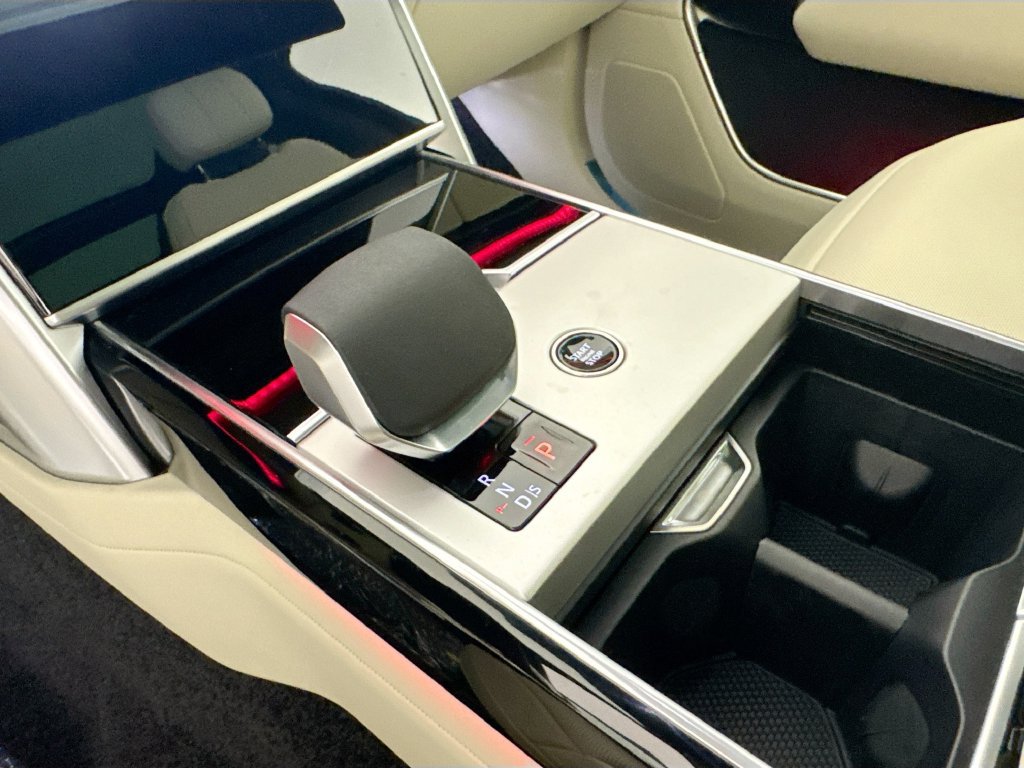 New 2026 Land Rover Range Rover SE AWD/4WD image 17