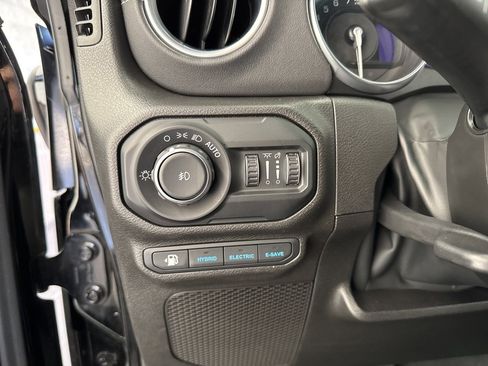 Used 2022 Jeep Wrangler Unlimited Sahara w/ Cold Weather Group image 32