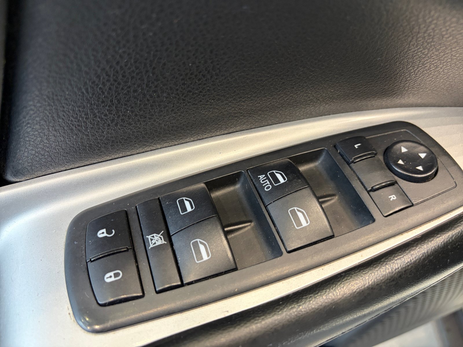 Used 2018 Dodge Journey SE w/ Connectivity Group FWD image 13