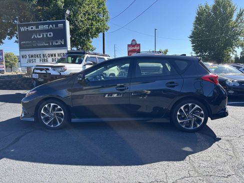 Used 2018 Toyota Corolla iM w/ All-Weather Mat Package FWD image 2