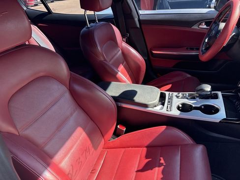 Used 2019 Kia Stinger GT2 image 4