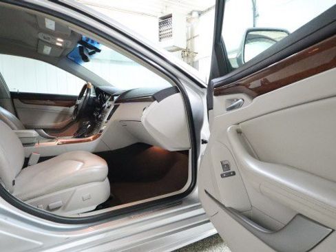 Used 2011 Cadillac CTS Luxury RWD image 10