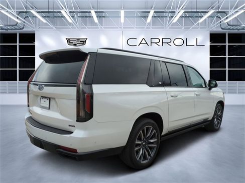 Used 2023 Cadillac Escalade ESV Sport Platinum image 3