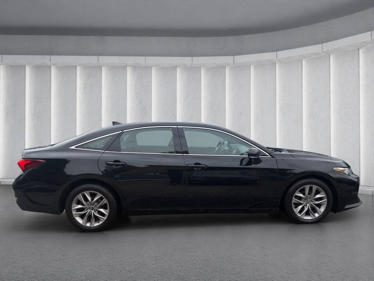 Used 2019 Toyota Avalon XLE w/ Moonroof Package FWD image 6