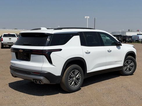 Used 2026 Chevrolet Traverse LT AWD/4WD image 3