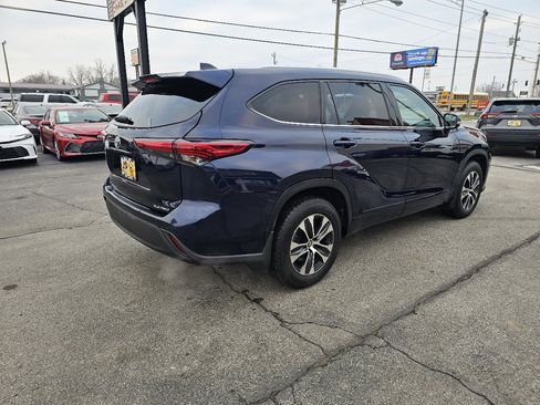 Used 2020 Toyota Highlander XLE image 6