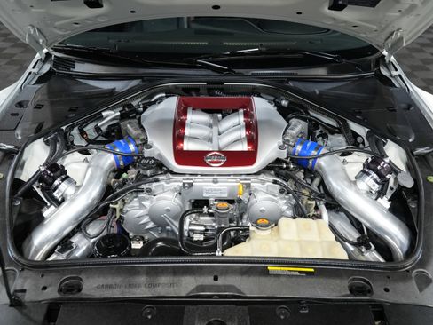 Used 2015 Nissan GT-R Black Edition image 46