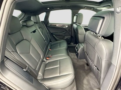 Certified 2025 Porsche Macan AWD/4WD image 22