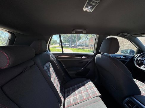 Used 2016 Volkswagen Golf 4-Door FWD image 26