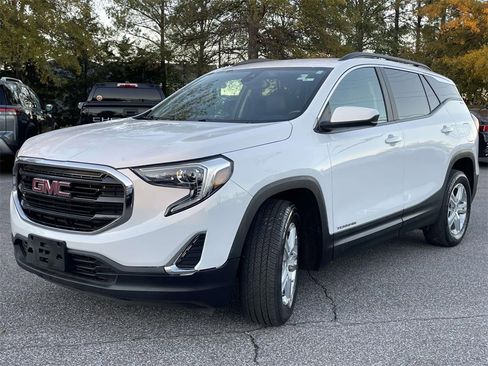 Used 2021 GMC Terrain SLE w/ Driver Convenience Package image 6