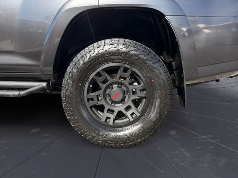 Used 2018 Toyota 4Runner TRD Off-Road Premium AWD/4WD image 32
