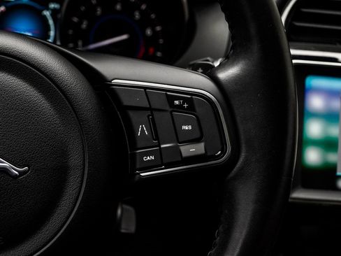 Used 2020 Jaguar F-PACE Premium image 30