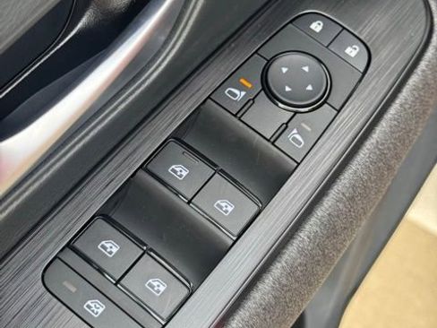 New 2025 Nissan Kicks SV w/ SV Premium Package image 15