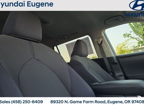 Used 2024 Toyota Highlander LE FWD image 23