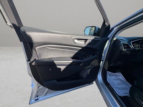 Used 2017 Ford Edge Titanium w/ Equipment Group 301A AWD/4WD image 46