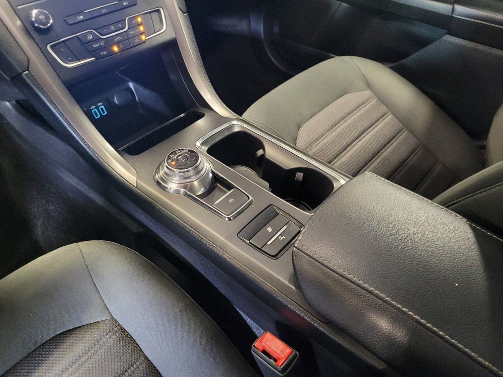 Used 2020 Ford Fusion SE FWD image 26