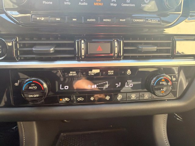 Used 2025 Nissan Pathfinder SL AWD/4WD image 29