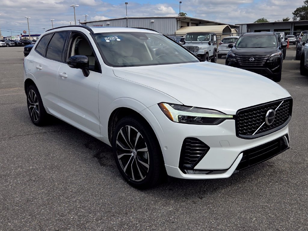 Used 2023 Volvo XC60 B5 Plus w/ Protection Package Premier AWD/4WD image 17