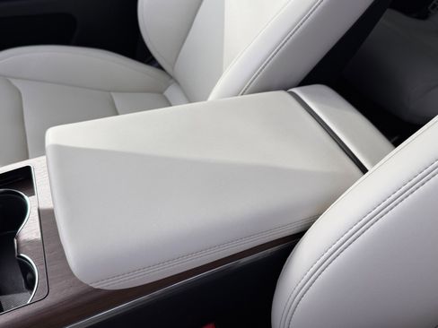 Used 2023 Tesla Model X image 42