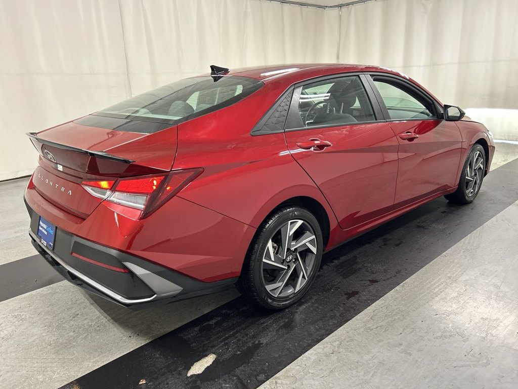 Used 2025 Hyundai Elantra Sport FWD image 2