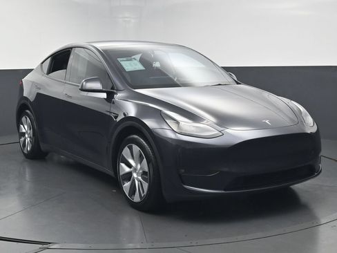 Used 2024 Tesla Model Y Long Range AWD/4WD image 46