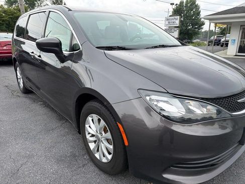 Used 2017 Chrysler Pacifica LX FWD image 5