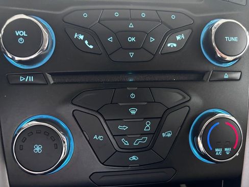 Used 2018 Ford Fusion SE image 15