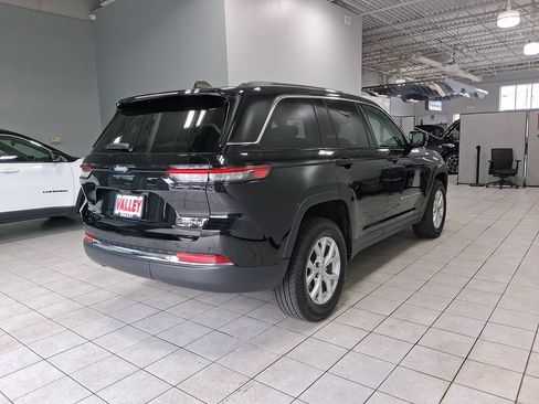 Used 2023 Jeep Grand Cherokee Limited AWD/4WD image 7