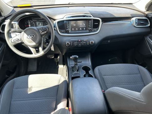 Used 2018 Kia Sorento FWD image 19