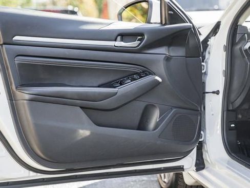 Used 2023 Nissan Altima 2.5 SV w/ SV Premium Package image 34