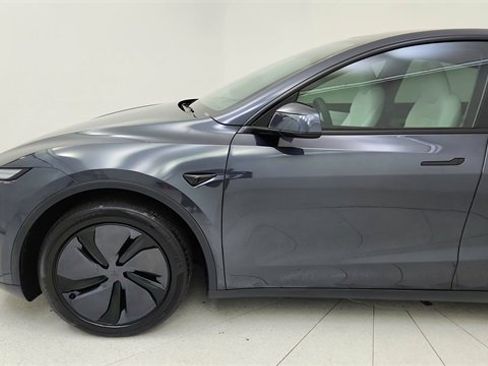 Used 2026 Tesla Model Y Long Range image 9