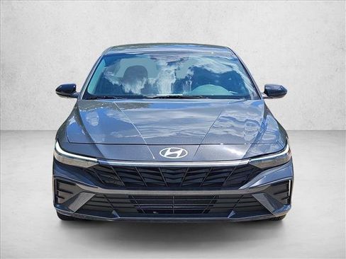 Used 2025 Hyundai Elantra Sport FWD image 2