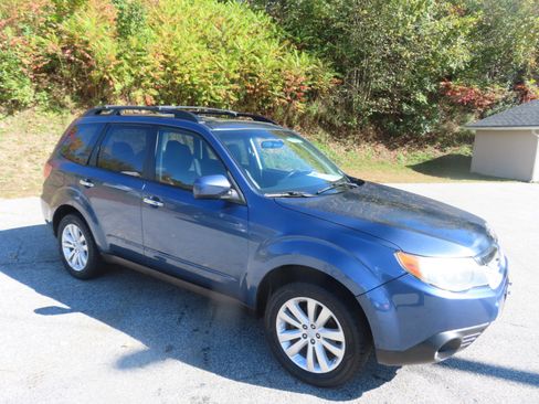 Used 2012 Subaru Forester 2.5X Limited image 3