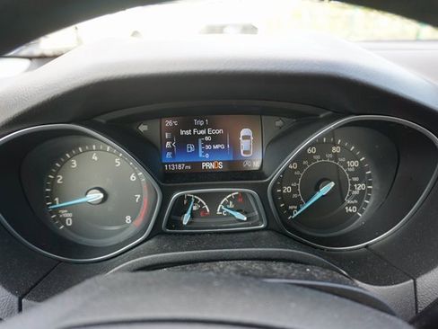 Used 2018 Ford Focus SE w/ SE Appearance Package image 11