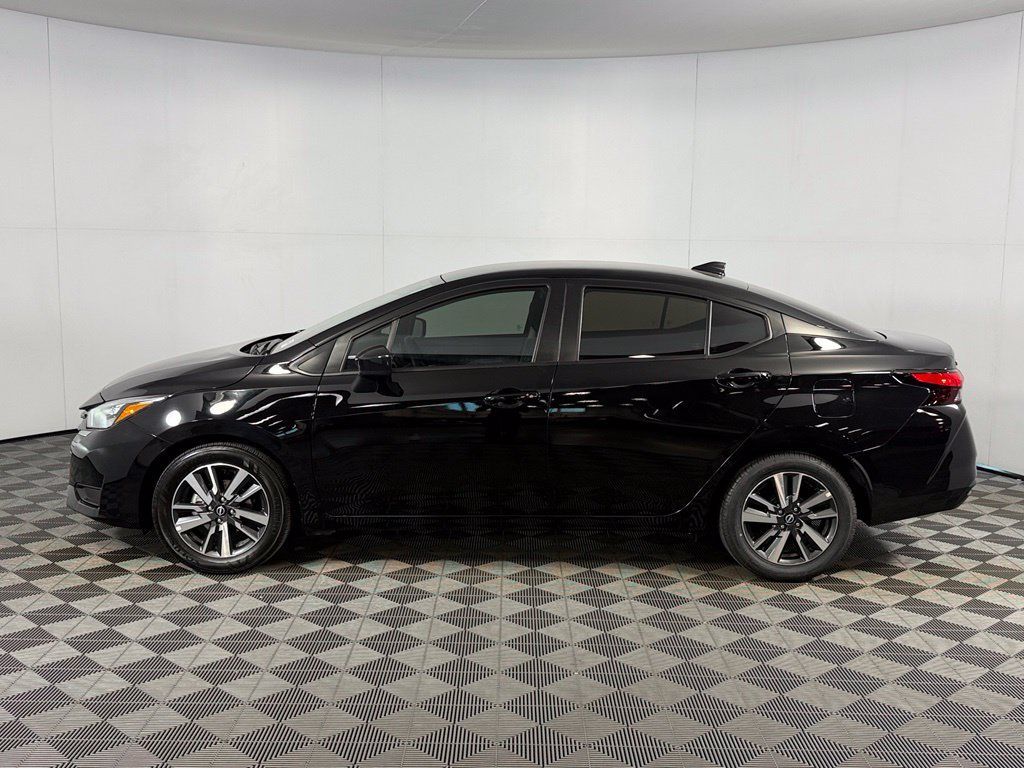 Used 2025 Nissan Versa SV FWD image 5