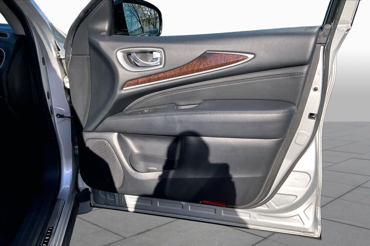 Used 2013 INFINITI JX35 AWD w/ Premium Pkg image 22