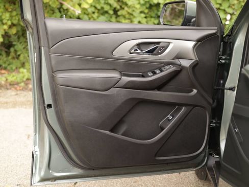 Used 2023 Chevrolet Traverse LT w/ LPO, Floor Liner Package AWD/4WD image 23