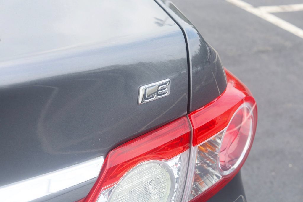 Used 2013 Toyota Corolla LE FWD image 24
