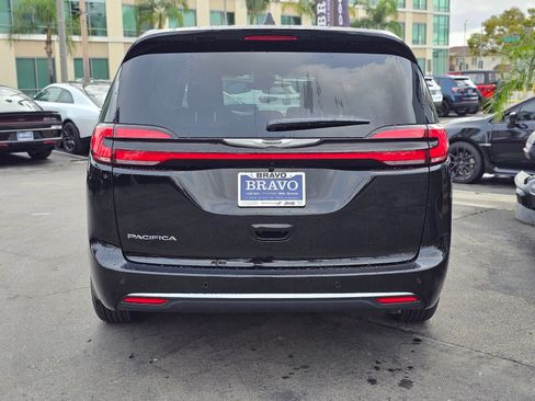 New 2026 Chrysler Pacifica Select FWD image 7