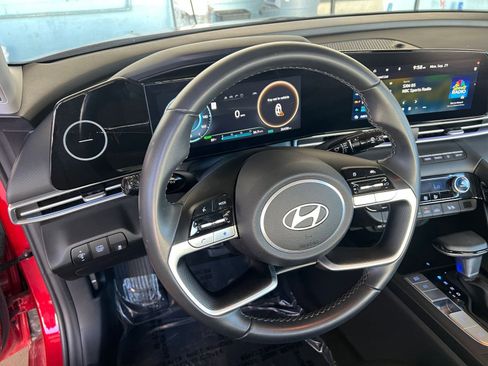 Used 2025 Hyundai Elantra Limited image 28