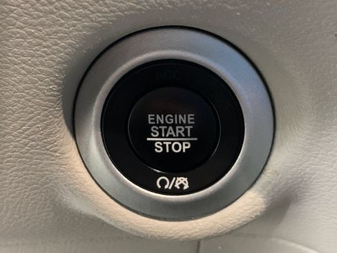 Used 2024 Chrysler Pacifica Touring-L FWD image 28